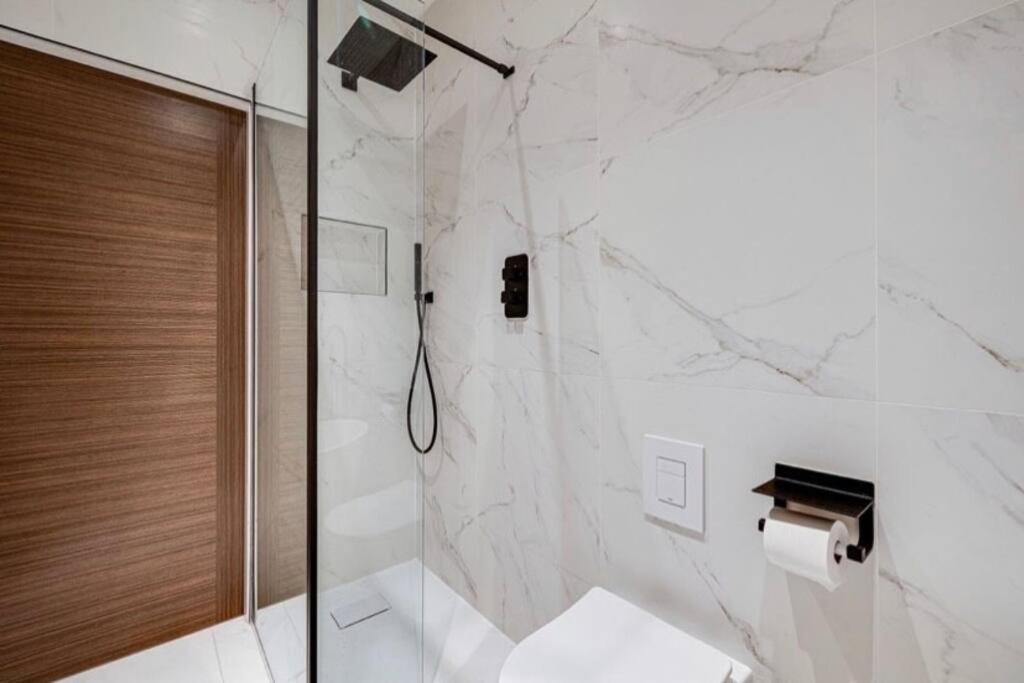 Luxury Apartment: City Centre, Stylish, Modern チェスター エクステリア 写真