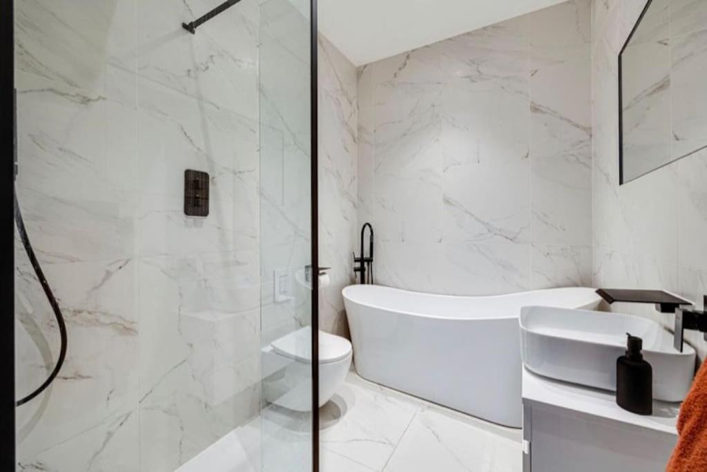 Luxury Apartment: City Centre, Stylish, Modern チェスター エクステリア 写真